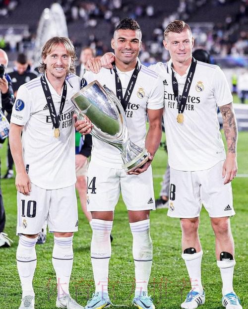 西媒:莫德里奇和巴斯克斯都将随皇马参加世俱杯 西媒:莫德里奇和巴斯克斯都将随皇马参加世俱杯